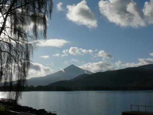 Mt Schiehallion and Loch Rannoch (1) bis.jpg